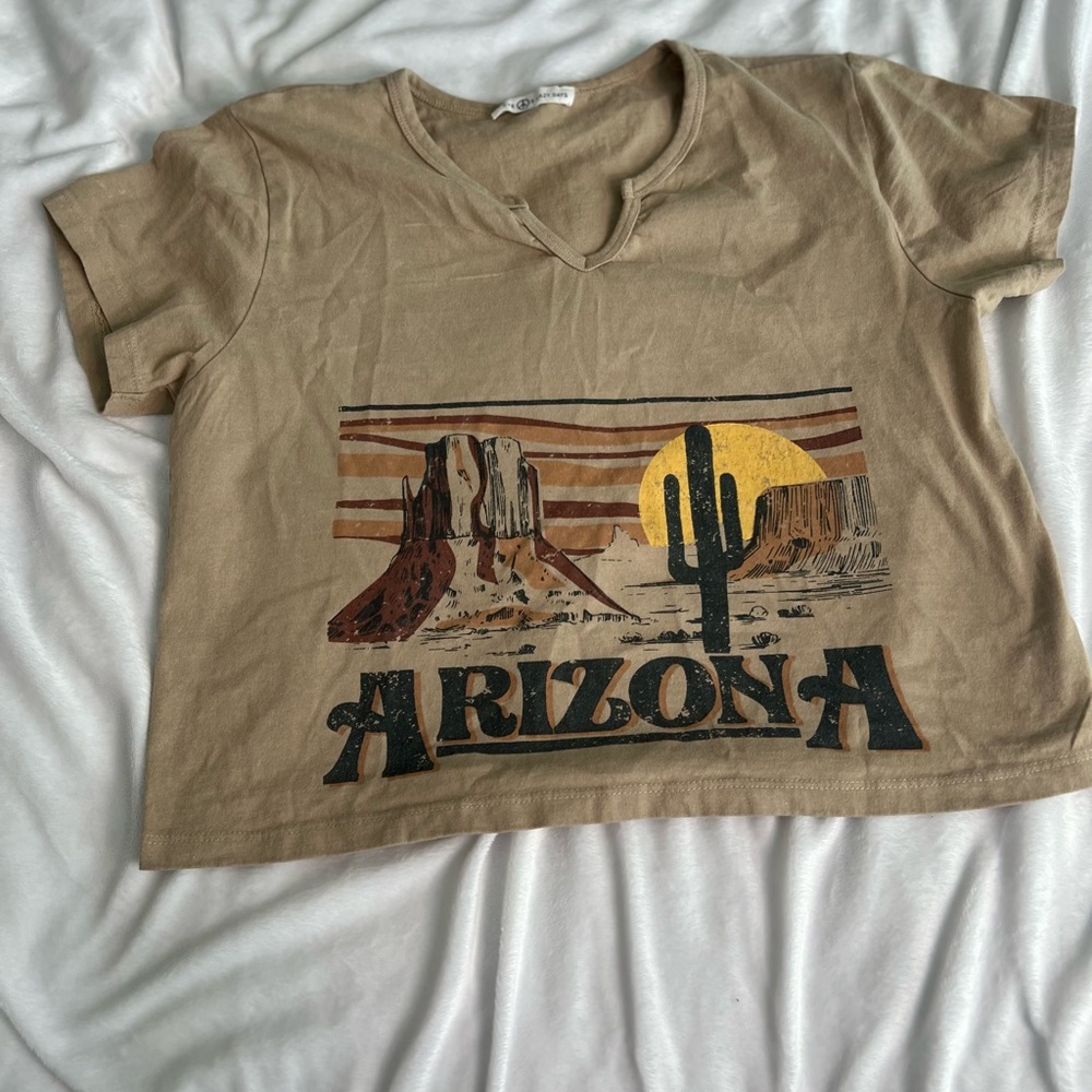 Crop graphic shirt